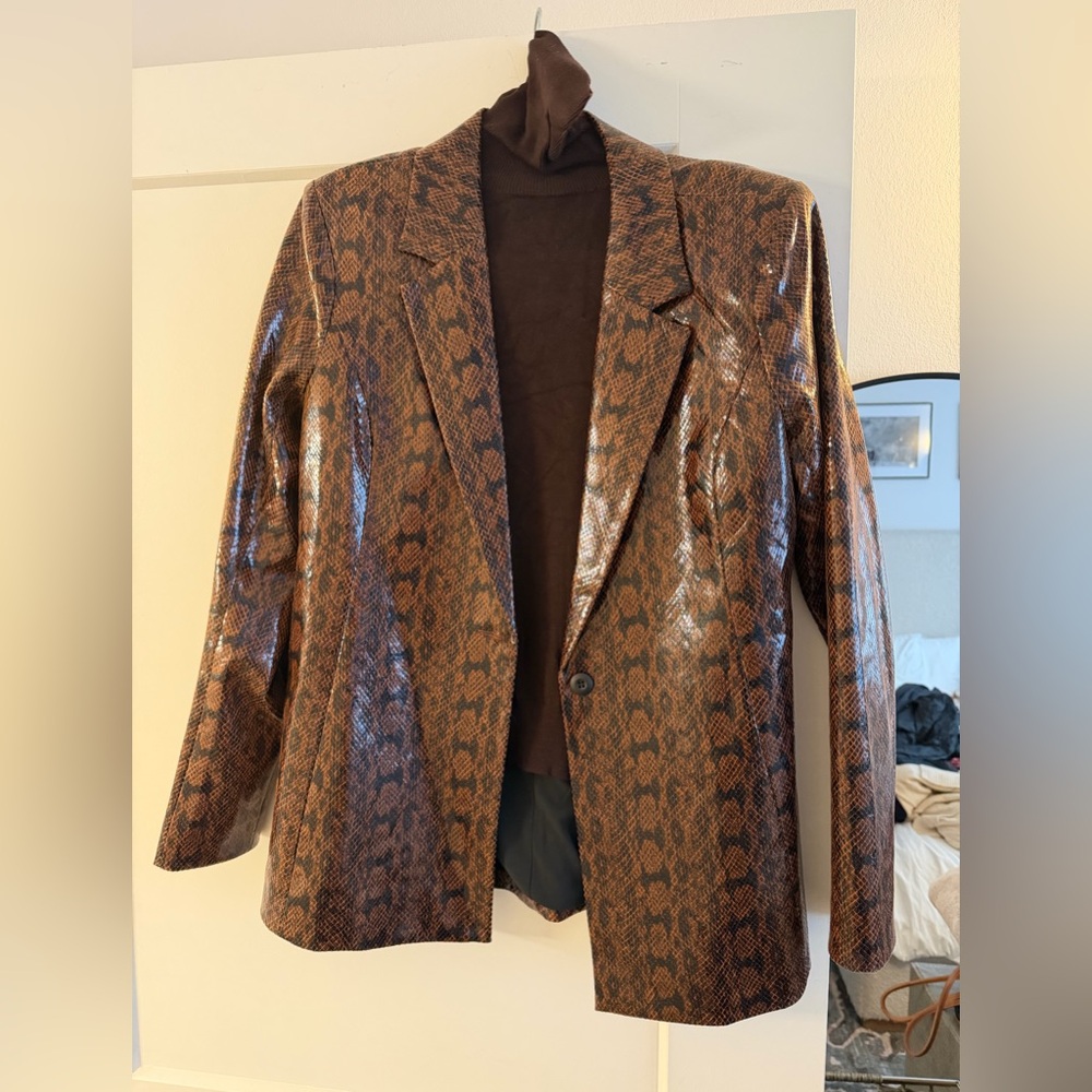DANIELLE BERNSTEIN Shiny Brown Snake Print Blazer